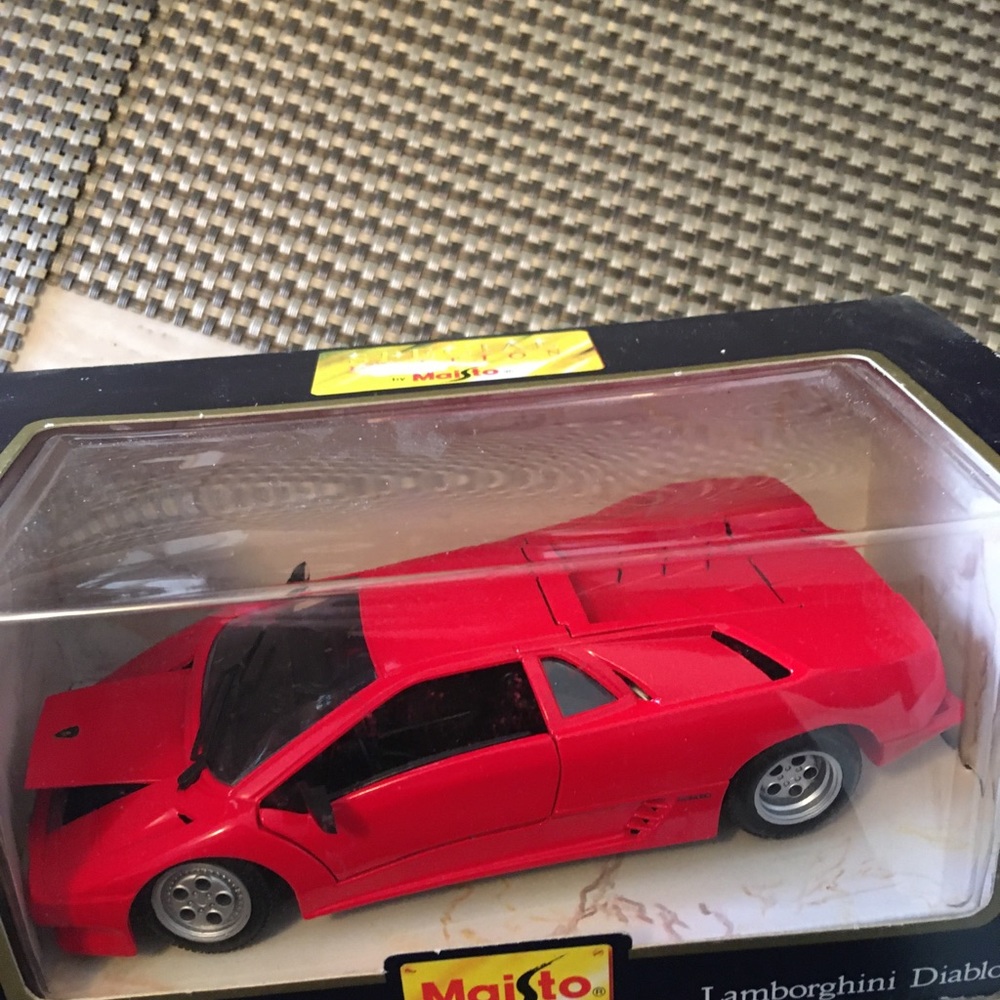 Maisto Lamborghini Diablo ‘90, and free dirt bike